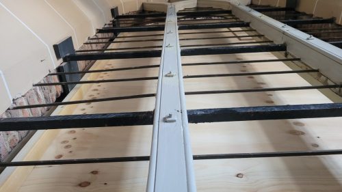 16 20250509 Glas-in-lood panelen verwijderd