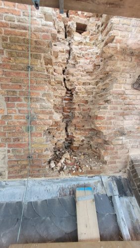 28 20250618 De scheuren buiten worden ook open gehakt