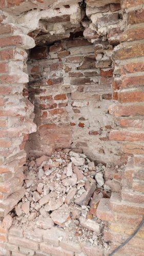 29 20250625 Open gehakte scheur in de noord gevel